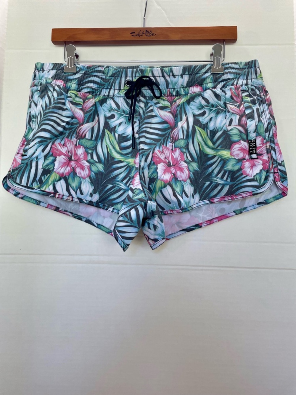 Salt Life Juniors/Women’s Tropical Floral Athletic Unlined Swim Shorts - Picture 3 of 6